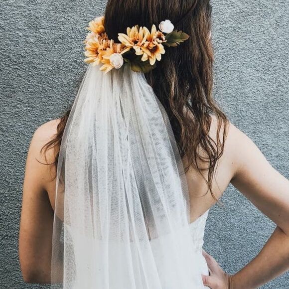 Sunflower head piece and veil - Picture 1 of 6